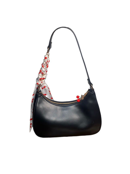 Bolsa Shoulder Bag Negra Guess con Mascada y Charm – Elegante y Moderna