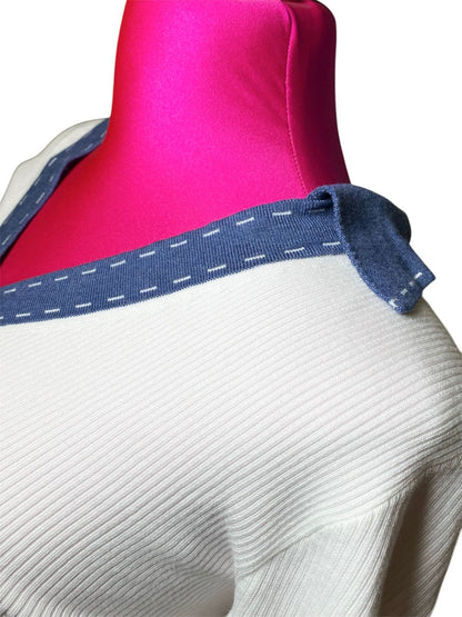 Blusa Karl Lagerfeld Dama Blanca Tejida con Detalles Azules – Talla M